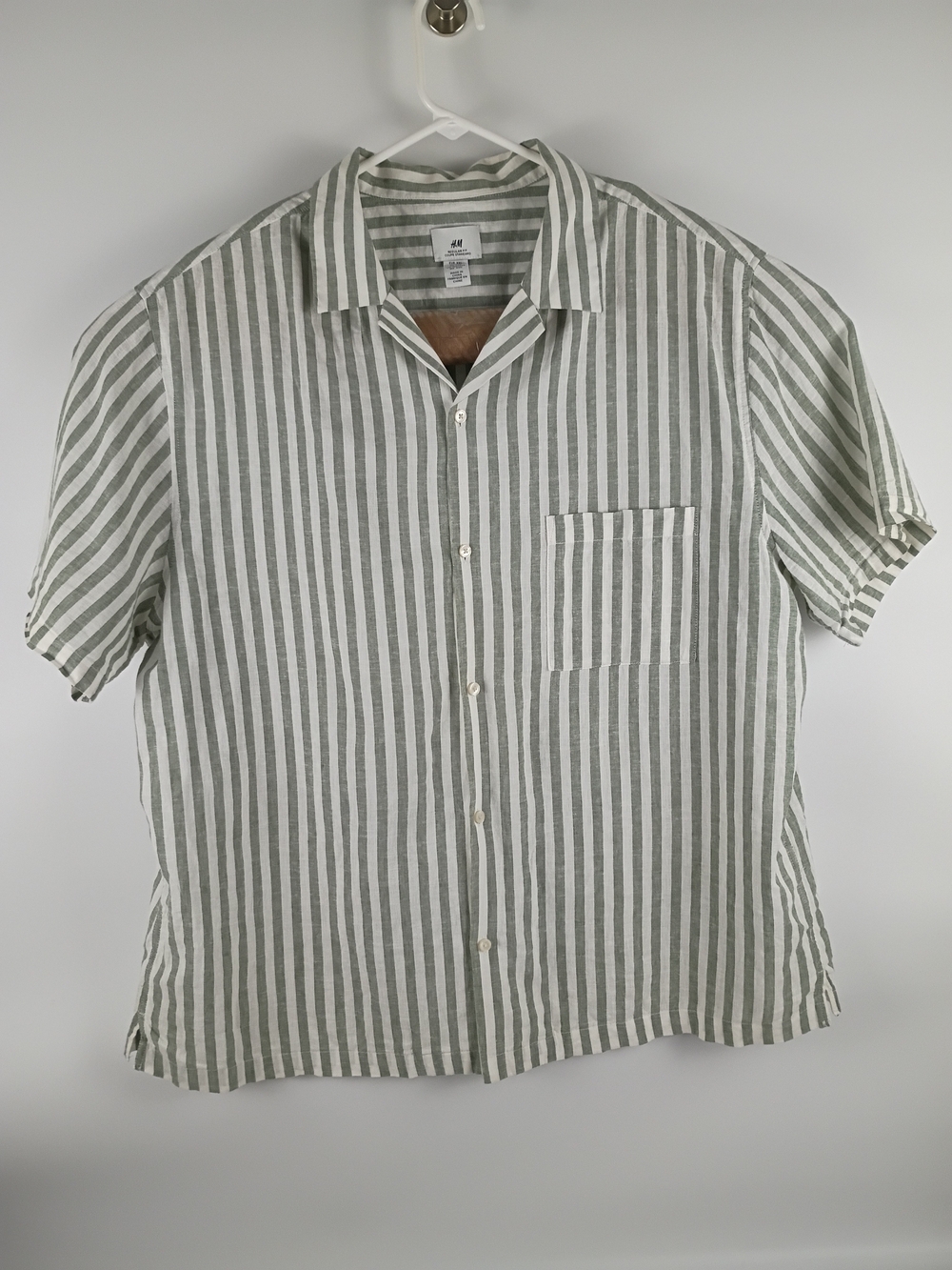 H&M Men's Green and White Stripe Short-Sleeve Shirt